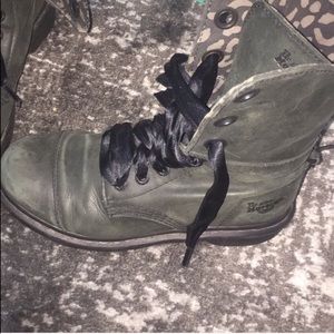 Ribbon lace up Dr. Martens